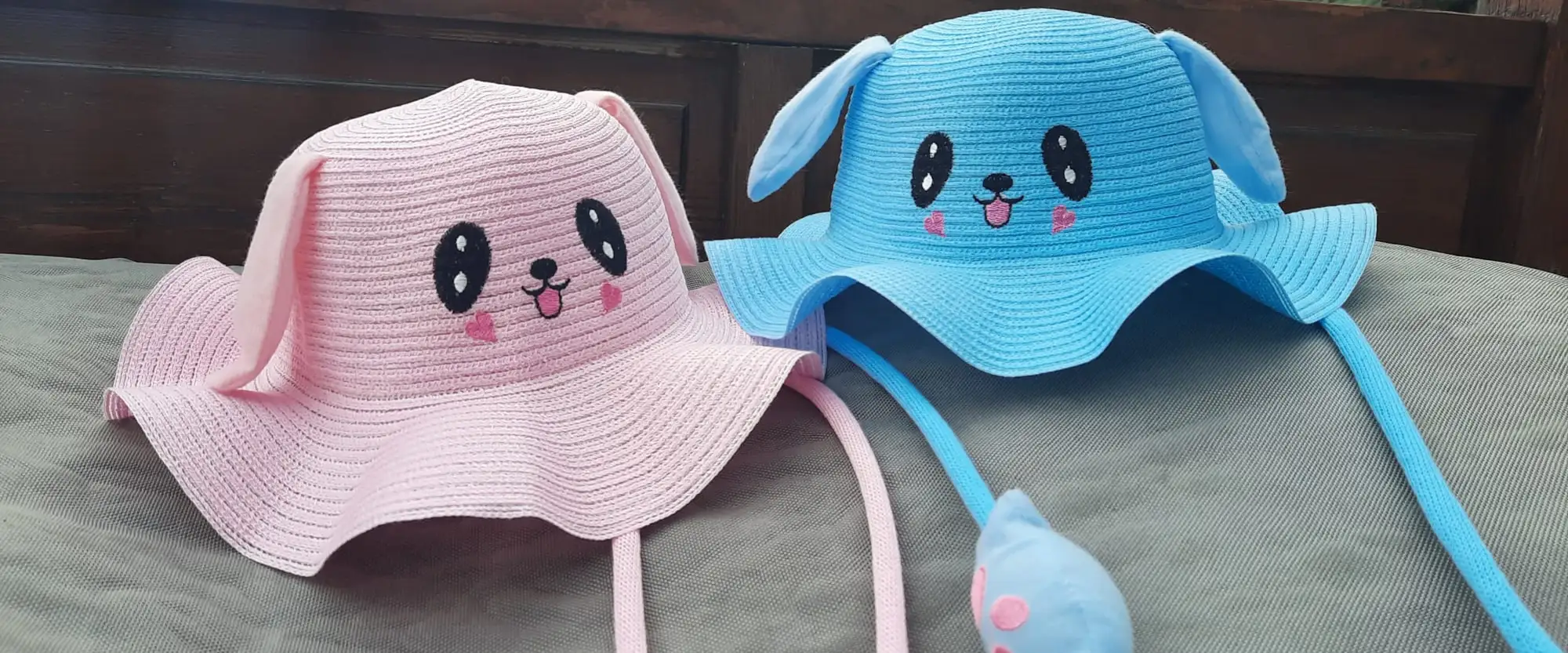 Deux chapeaux, bleu et rose Bunny Hat