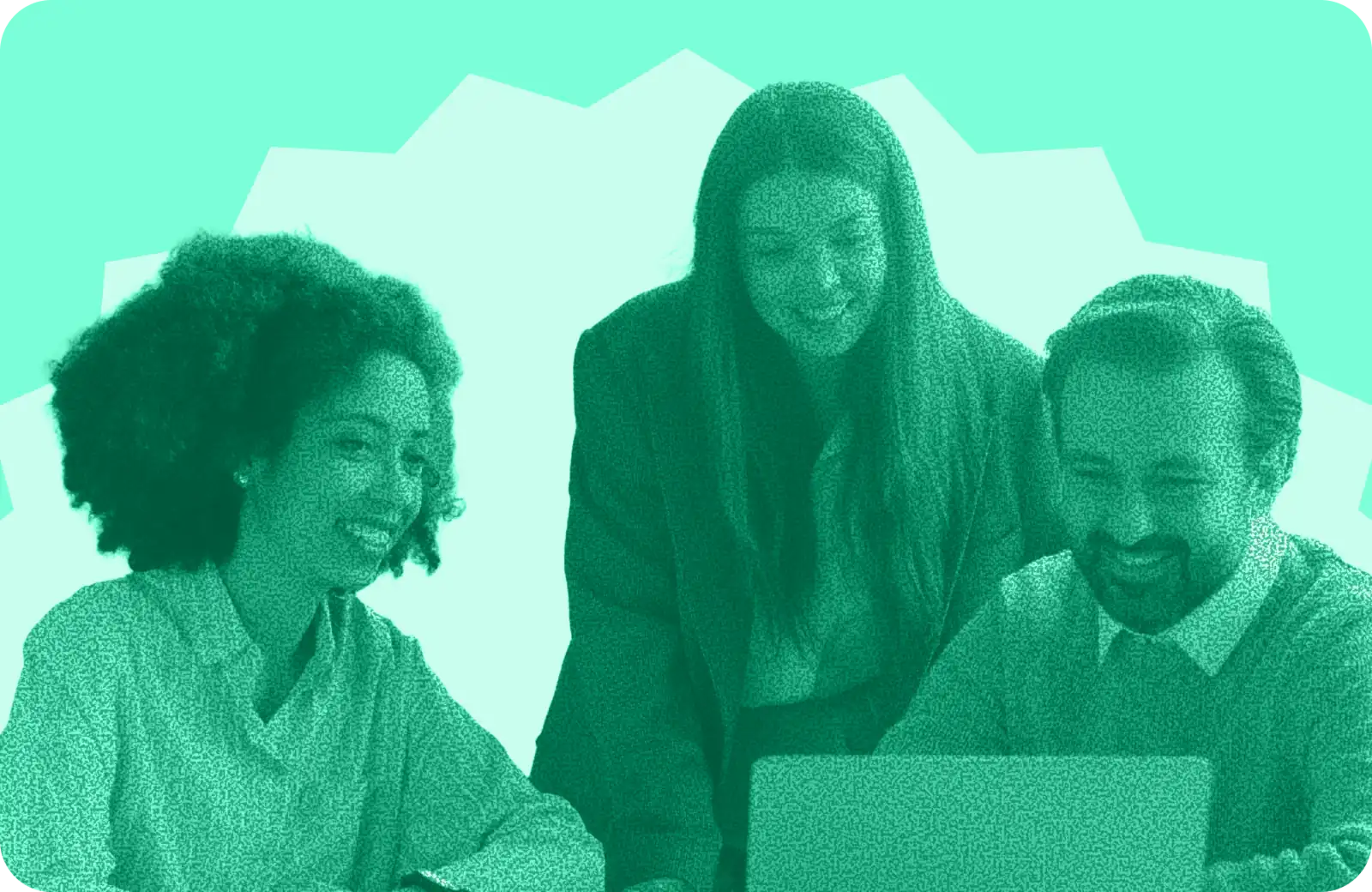 Trois personnes souriantes travaillant ensemble devant un ordinateur portable en monochrome turquoise sur fond vert menthe avec forme étoilée - visuel d'illustration pour un article sur le choix entre agence web locale et freelance